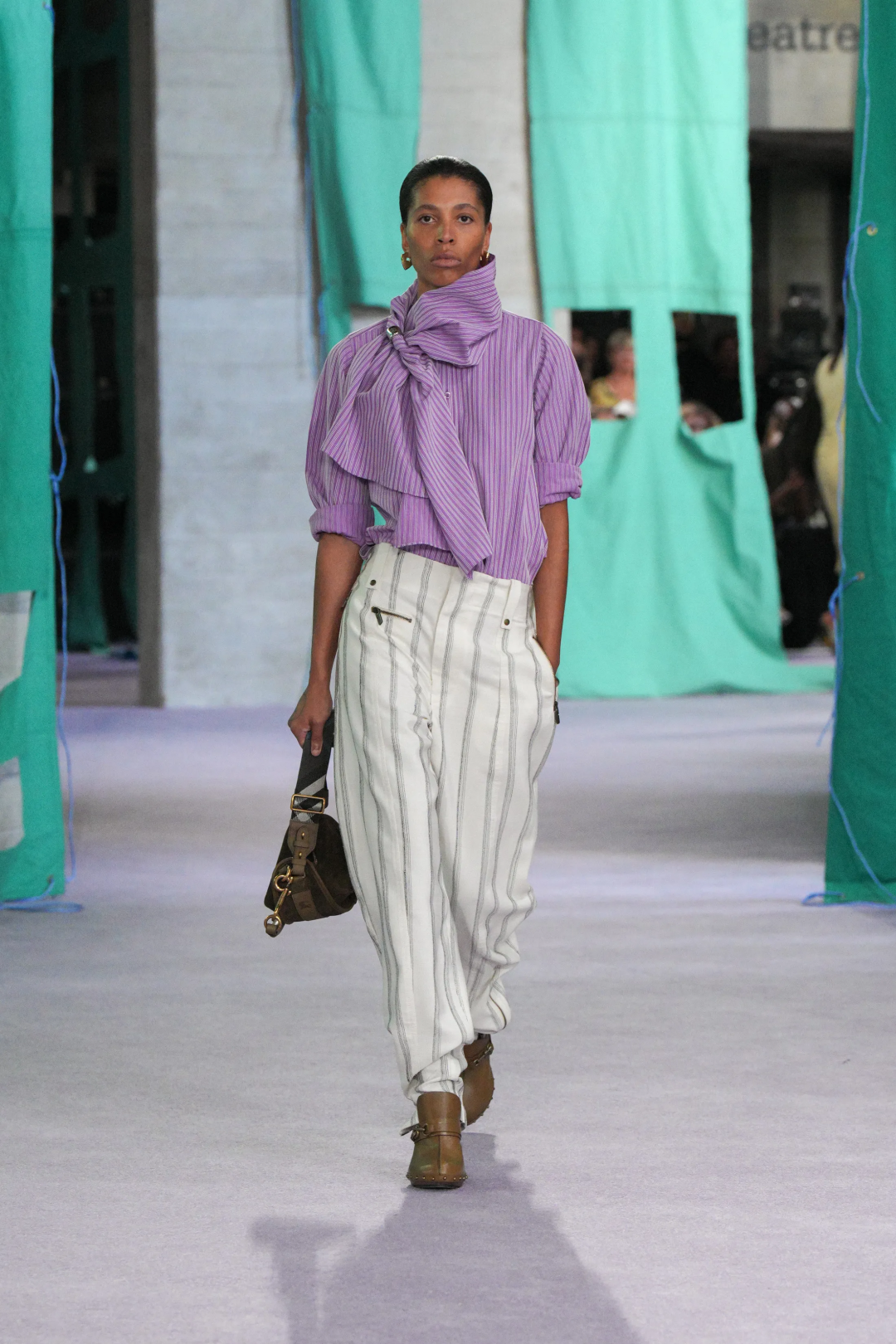 Burberry 2025 İlkbahar/Yaz