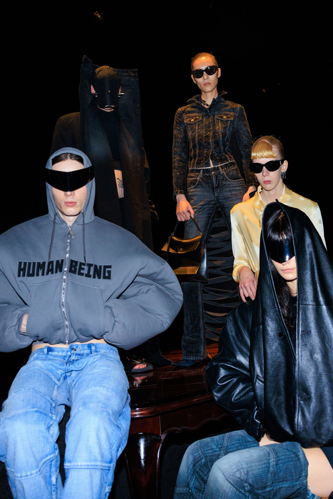 Backstage: 2025 İlkbahar/Yaz Paris Moda Haftası