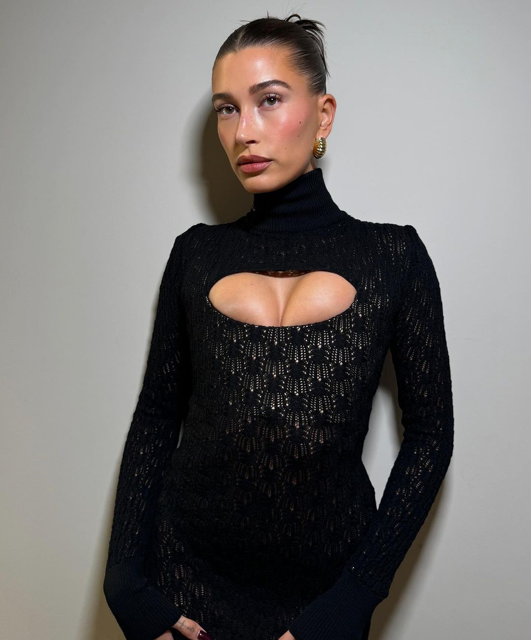 Hailey Bieber ve Bal Rengi Manikürü