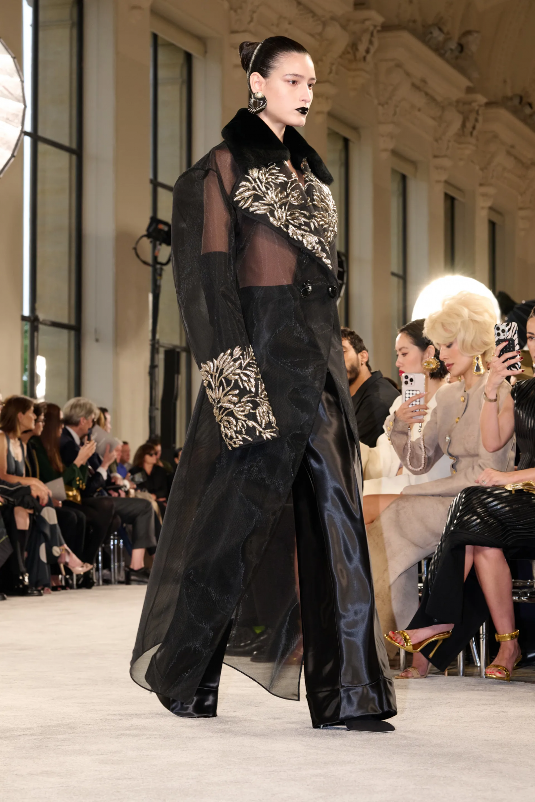 Schiaparelli 2025-26 Sonbahar/Kış Haute Couture