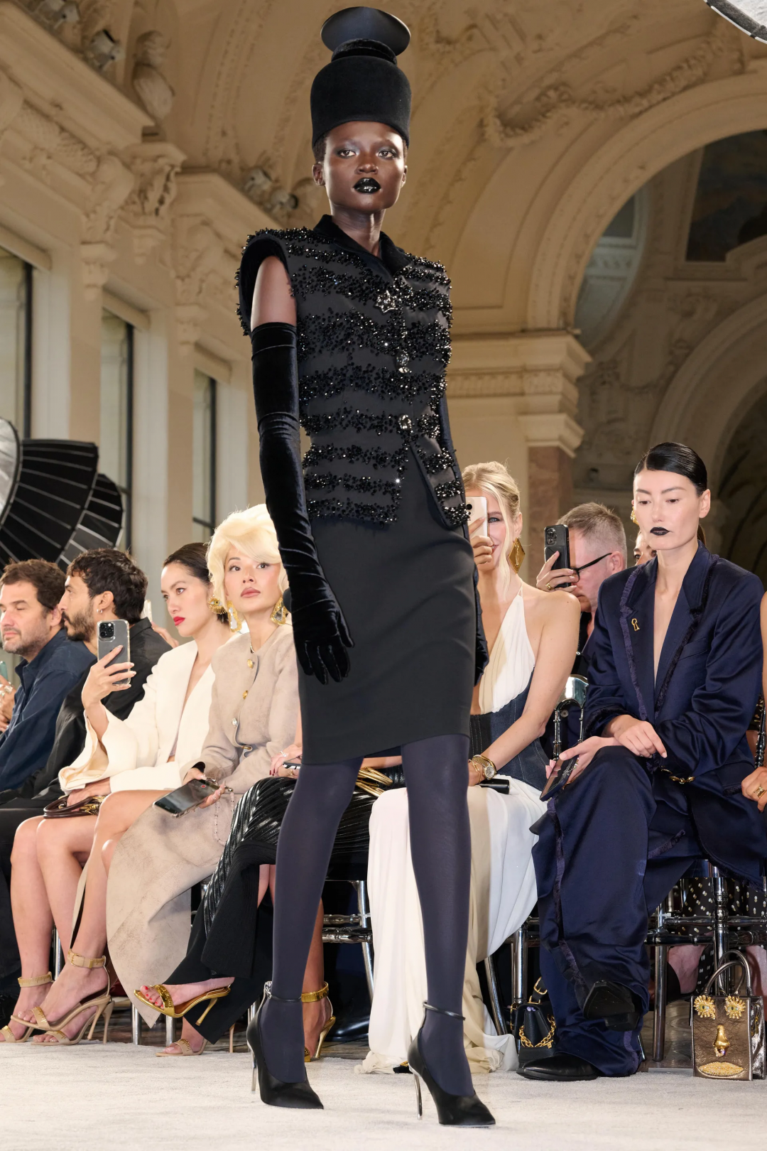 Schiaparelli 2025-26 Sonbahar/Kış Haute Couture