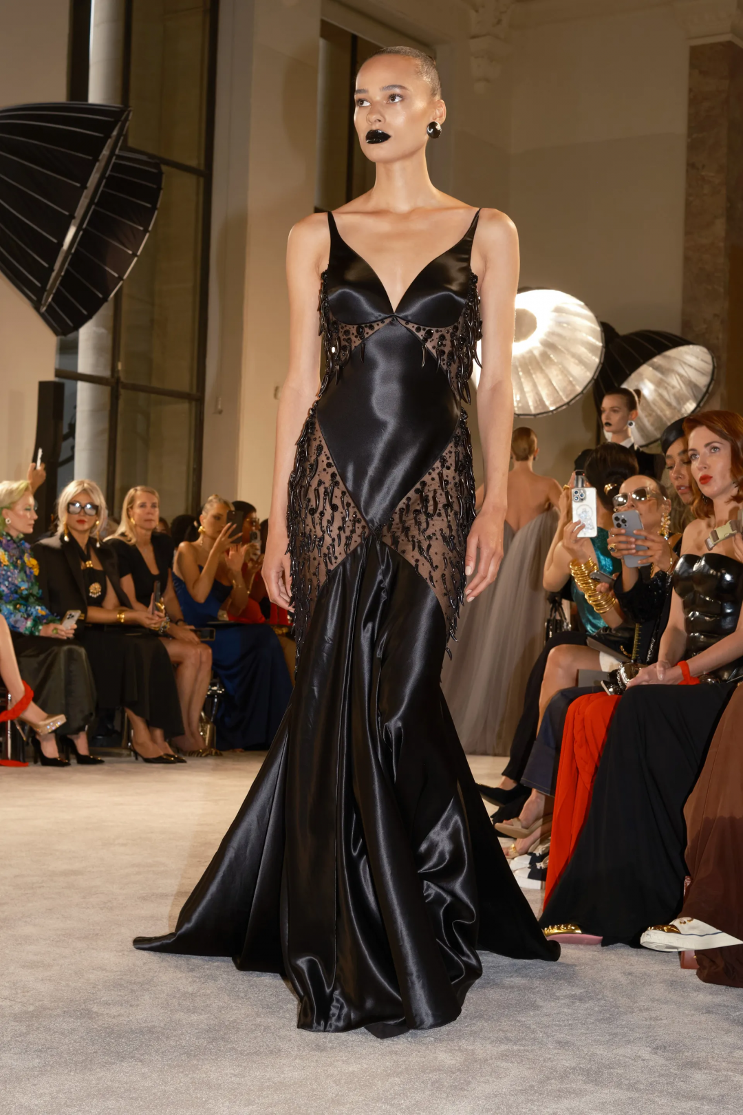 Schiaparelli 2025-26 Sonbahar/Kış Haute Couture