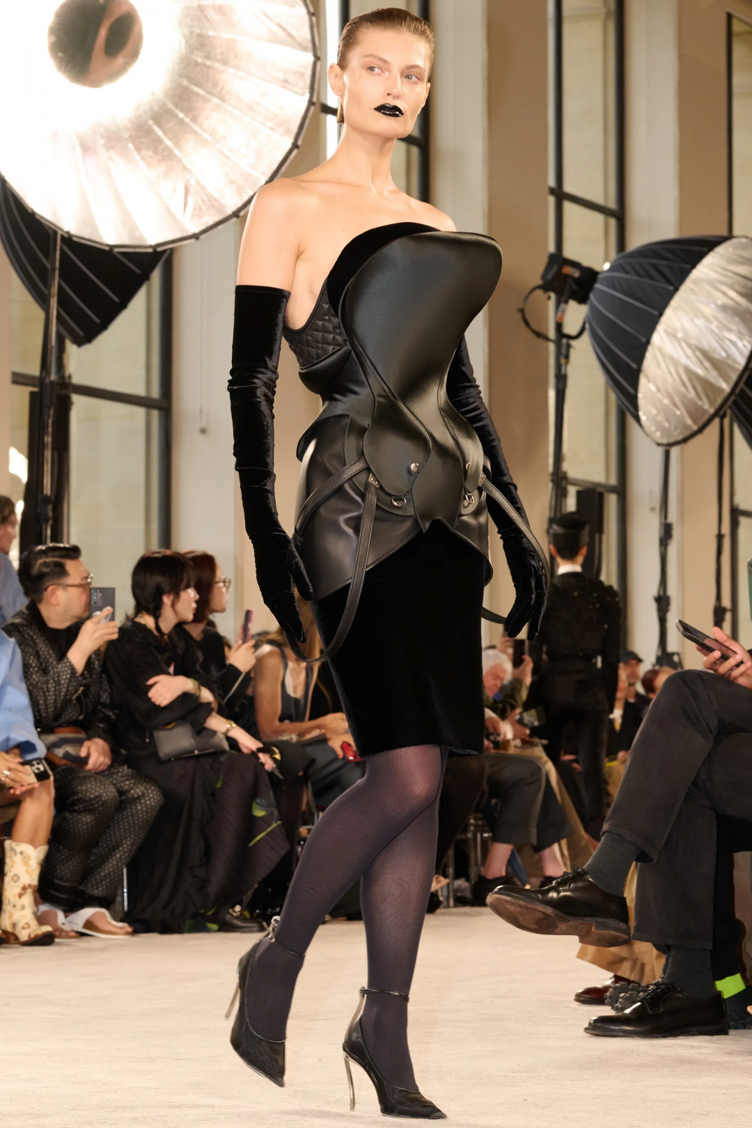 Schiaparelli 2025-26 Sonbahar/Kış Haute Couture