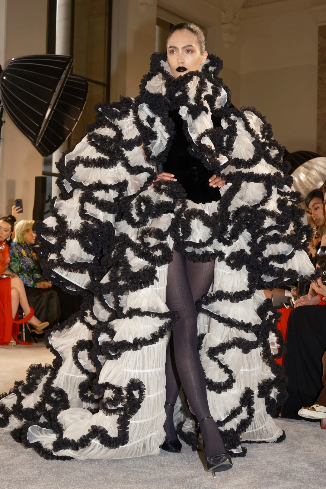 Schiaparelli 2025-26 Sonbahar/Kış Haute Couture
