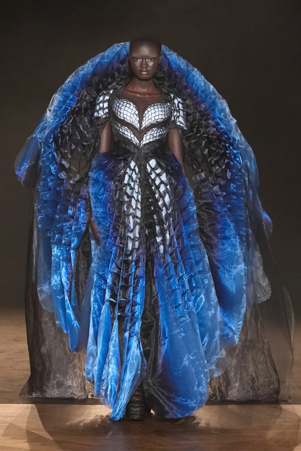 Iris van Herpen 2025-26 Sonbahar/Kış Haute Couture
