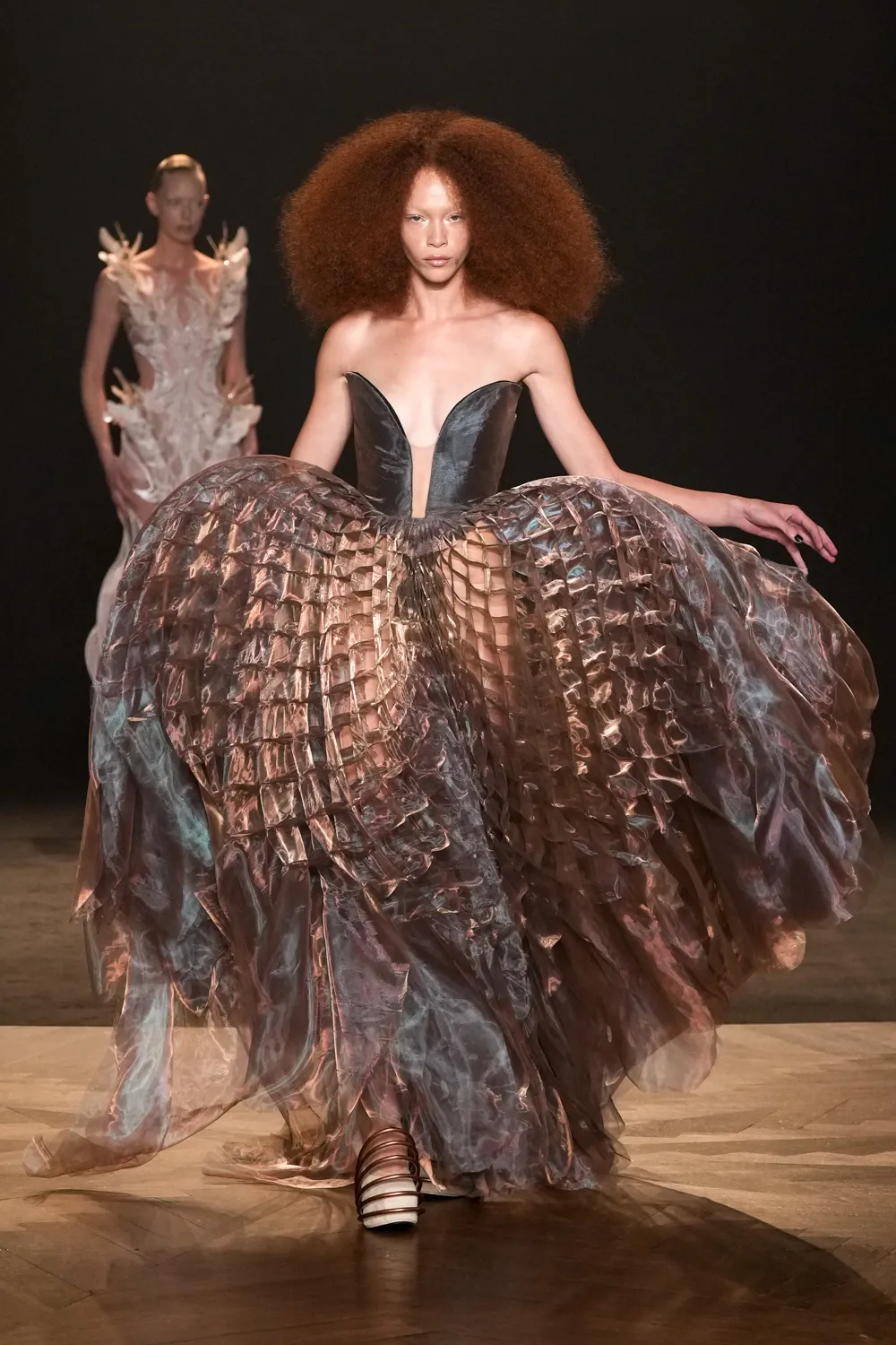 Iris van Herpen 2025-26 Sonbahar/Kış Haute Couture