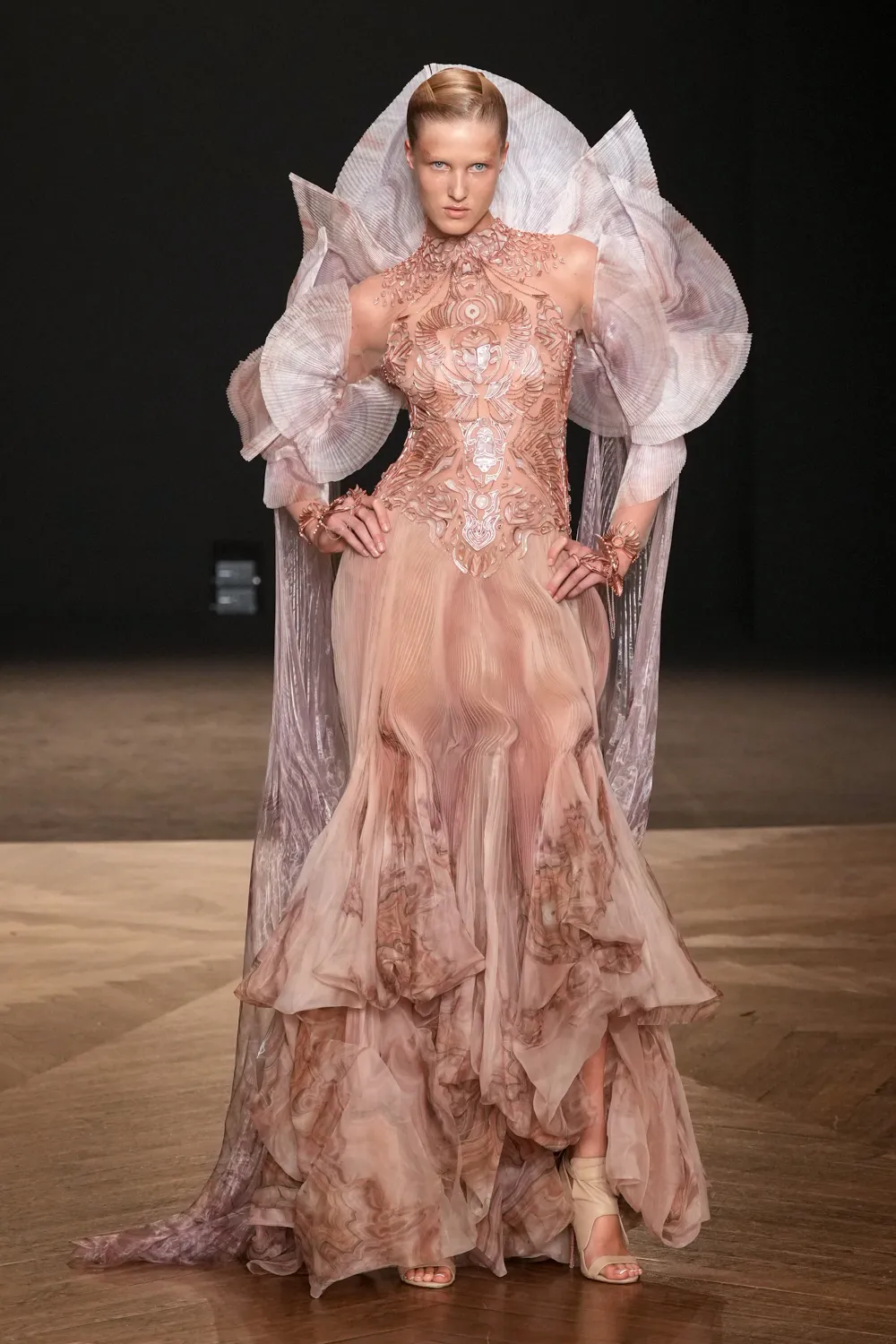 Iris van Herpen 2025-26 Sonbahar/Kış Haute Couture