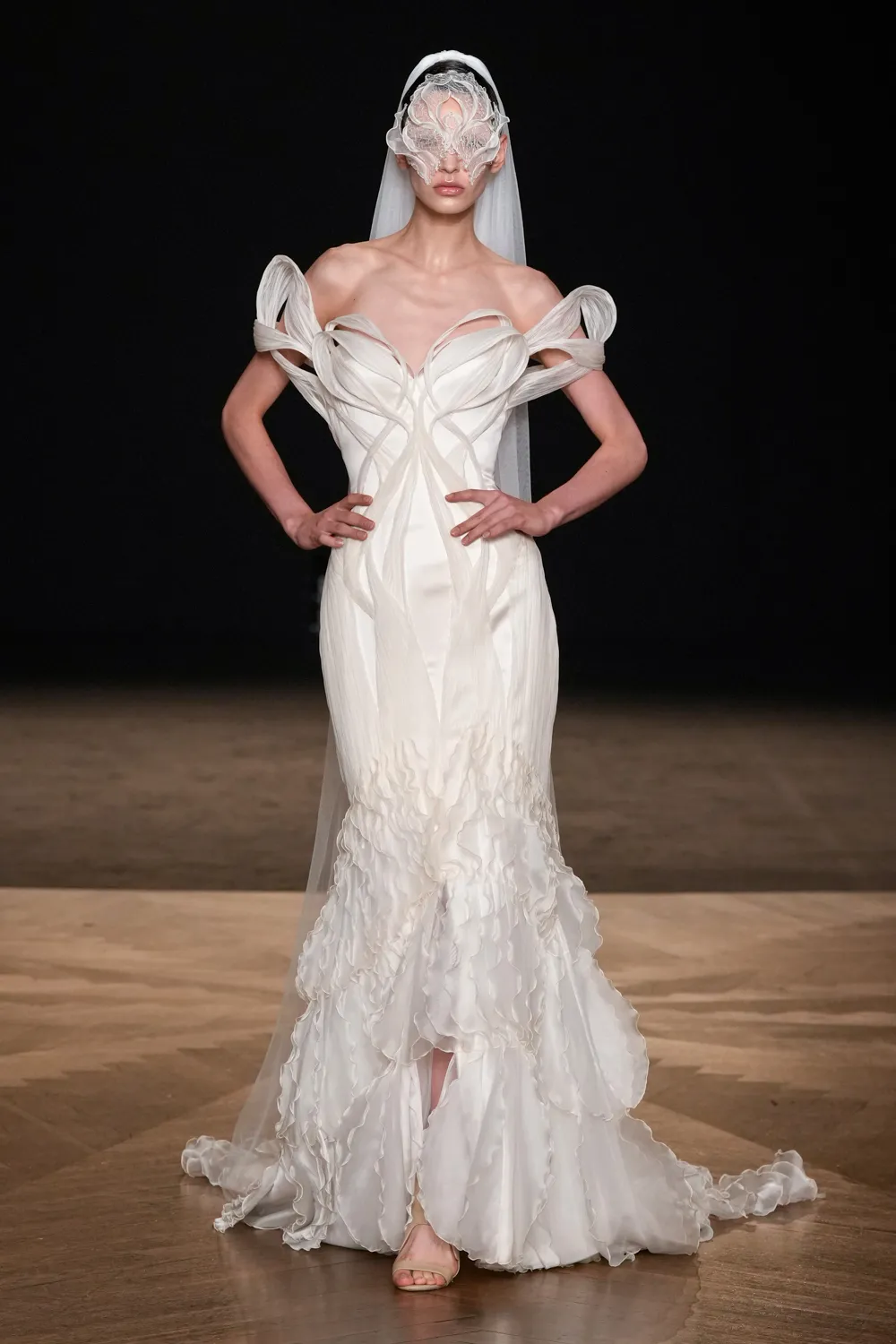 Iris van Herpen 2025-26 Sonbahar/Kış Haute Couture