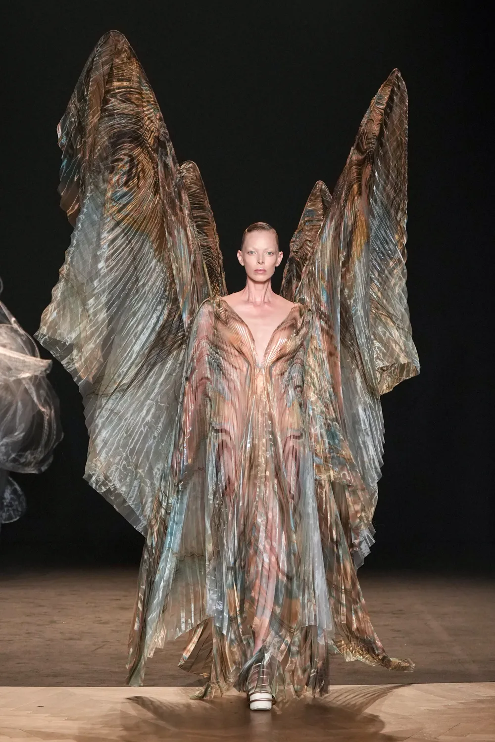 Iris van Herpen 2025-26 Sonbahar/Kış Haute Couture