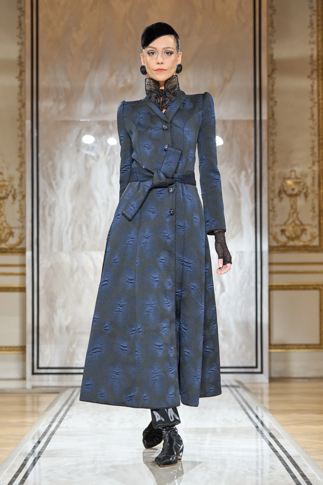 Armani Privé 2025-26 Sonbahar/Kış Haute Couture