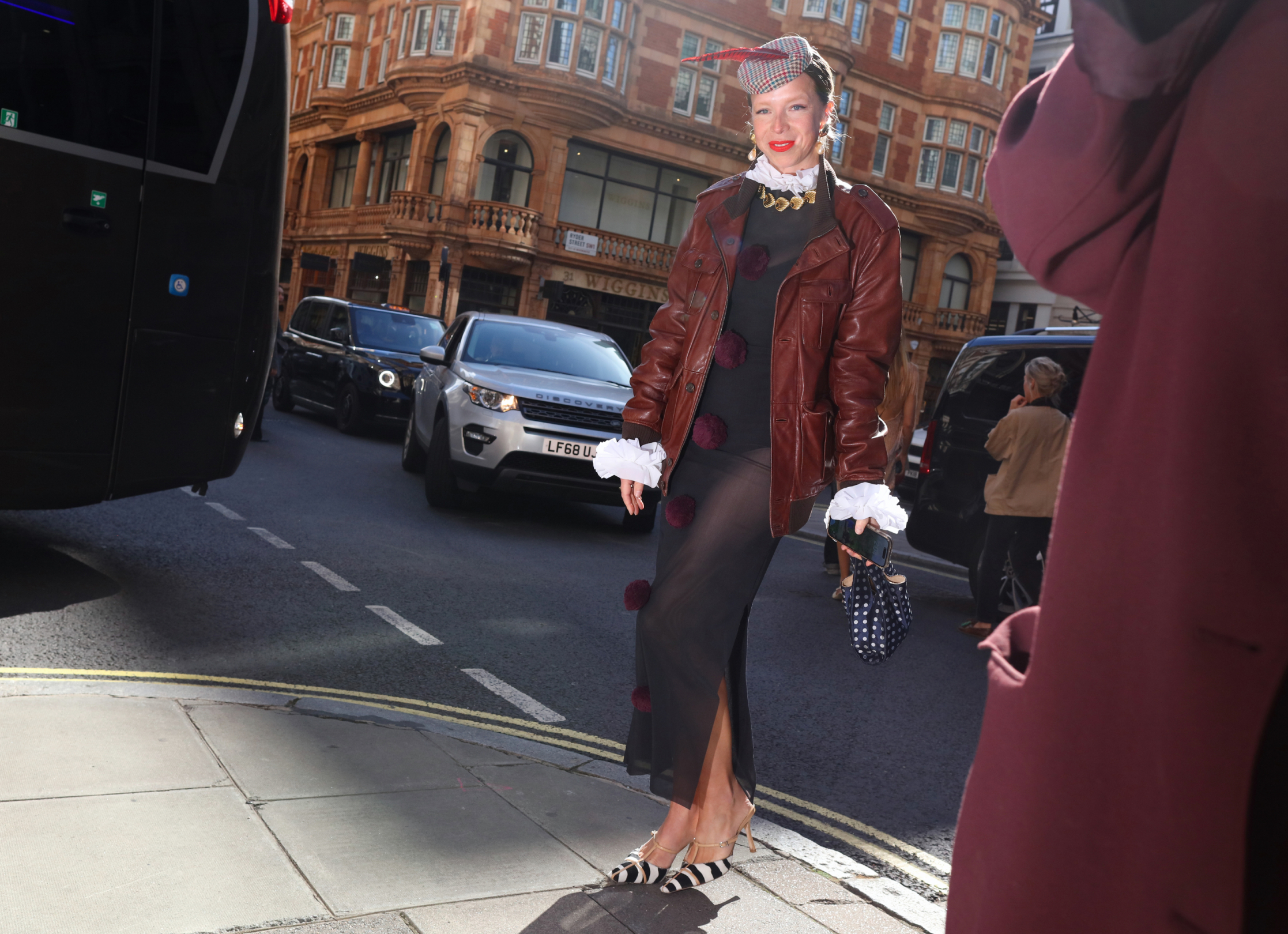 Sokak Stili: 2026 İlkbahar/Yaz Londra Moda Haftası