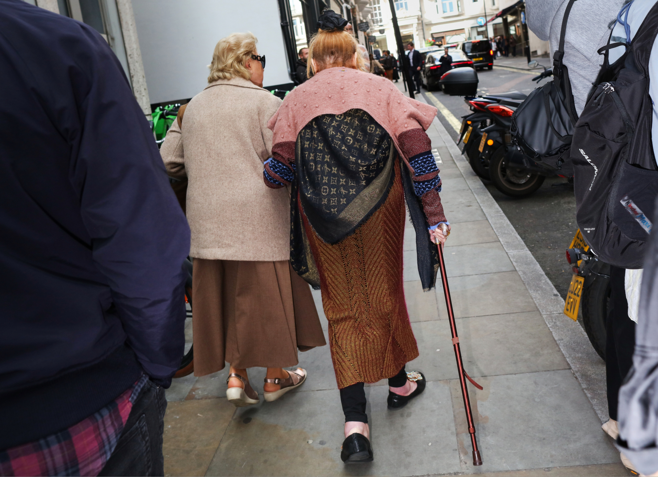 Sokak Stili: 2026 İlkbahar/Yaz Londra Moda Haftası