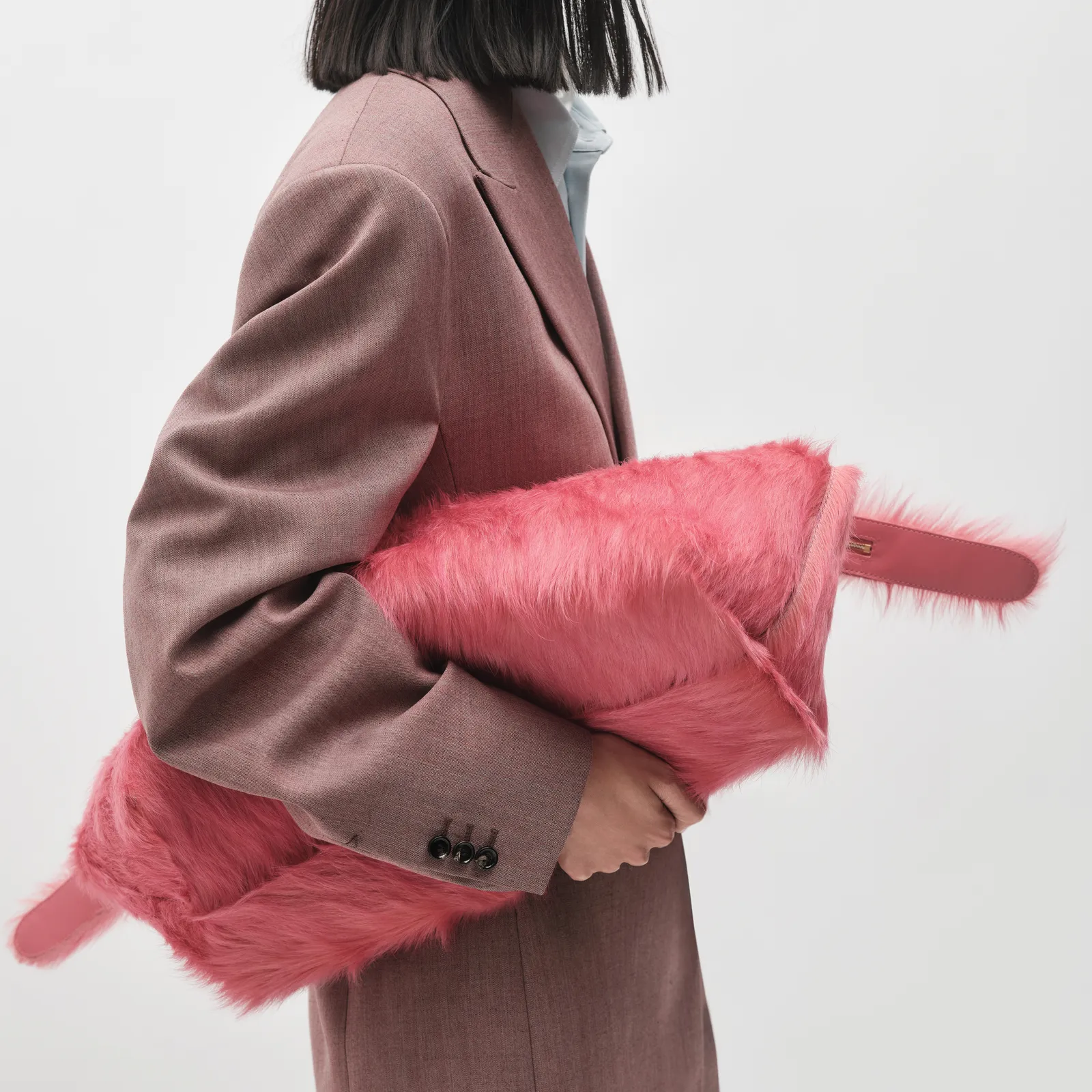 Louise Trotter’ın Bottega Veneta İçin Hazırladığı İlk Koleksiyon Gerçek Hayata Hazır