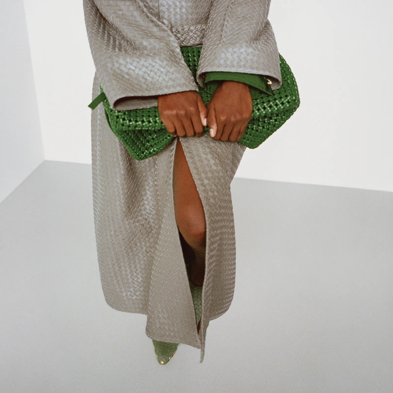 Louise Trotter’ın Bottega Veneta İçin Hazırladığı İlk Koleksiyon Gerçek Hayata Hazır