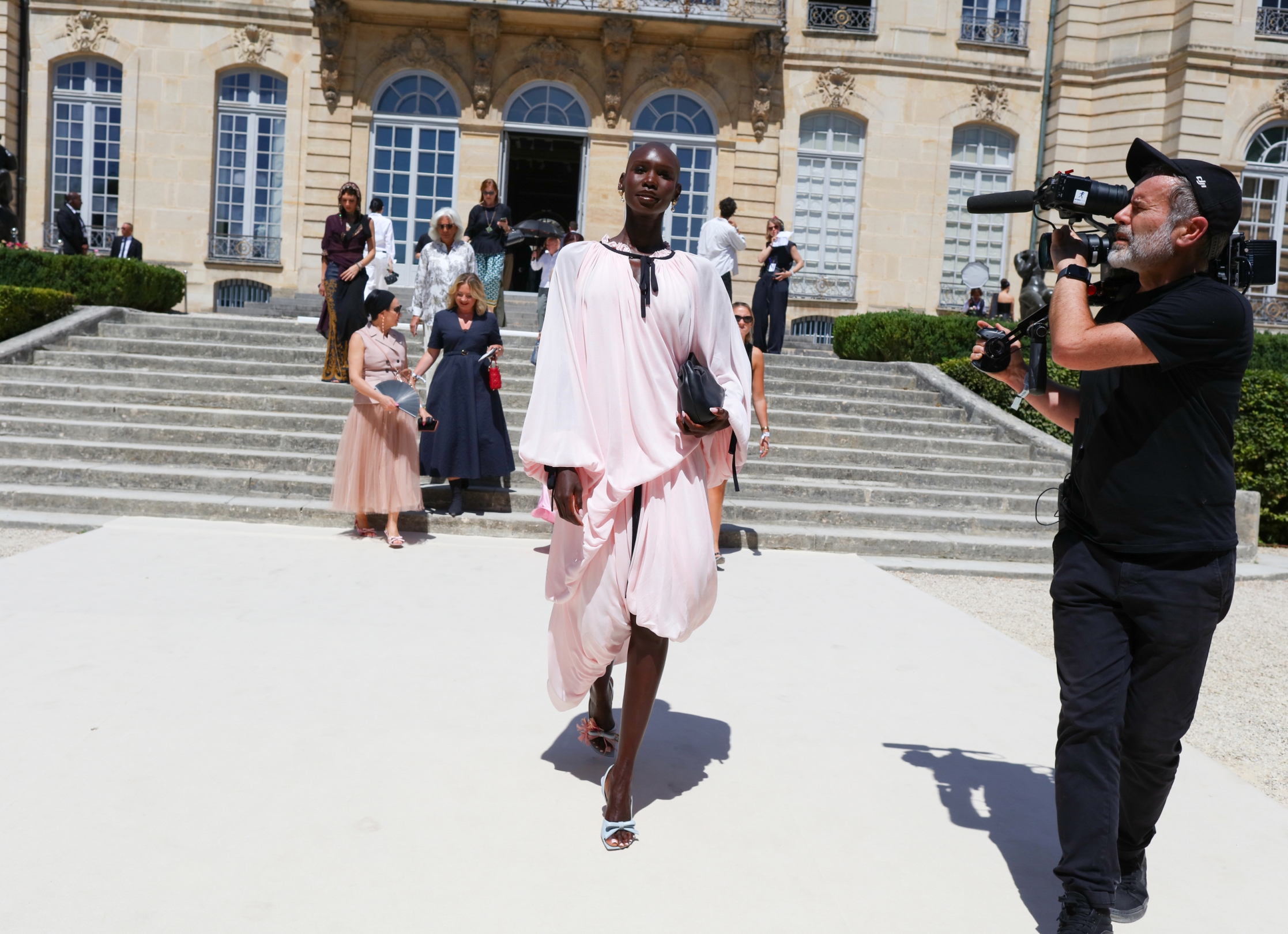 Sokak Stili: 2026-27 Sonbahar/Kış Paris Haute Couture Moda Haftası
