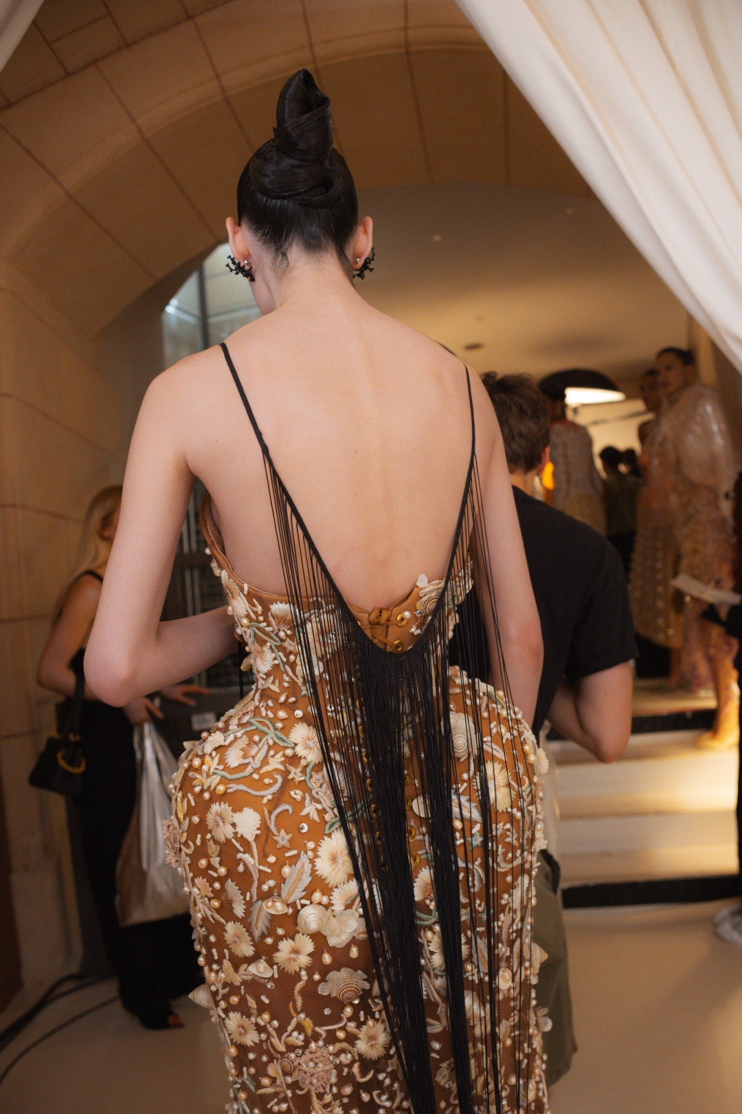 Backstage: 2026-27 Sonbahar/Kış Paris Haute Couture Moda Haftası